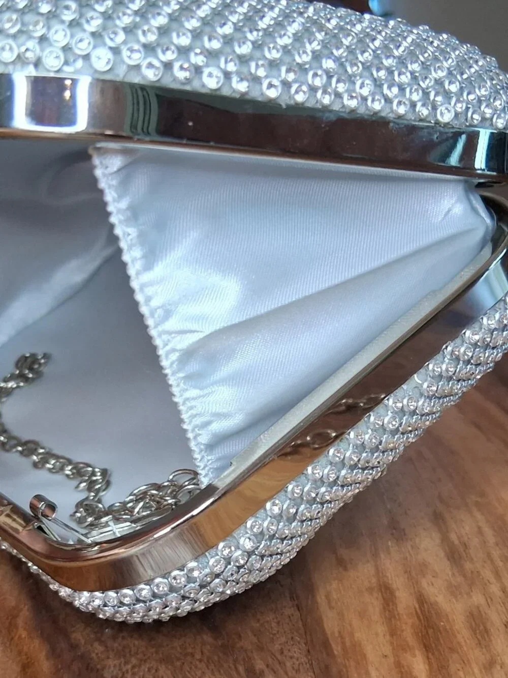 Sparkly Silver Rhinestone Hard Shell Evening Clutch Bag Crossbody Chain